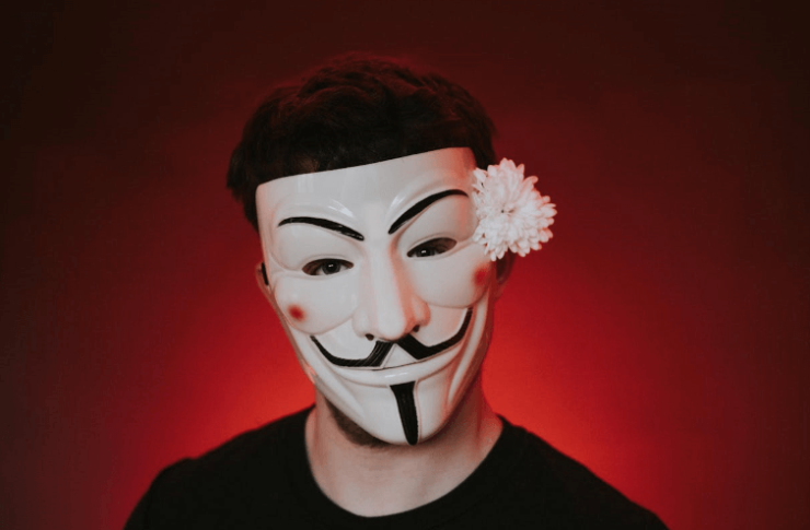 Ein Mann mit Maske